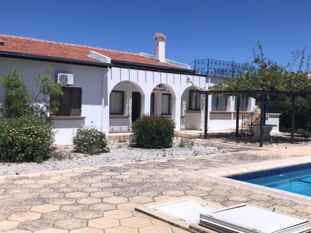 VILLA ZU VERMIETEN IN KYRENIA/ALSANCAK ** 