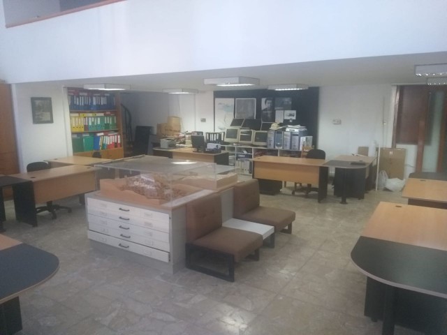 NIKOSIA / PAVILLONPAVILLON ZUR MIETE IN IHNEN STOCKWERK BÜRO / SHOP ** 