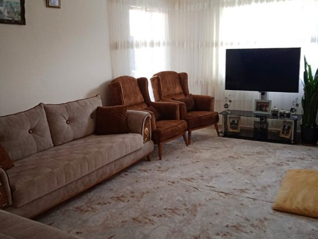 GİRNE LORD PALACE YAKININDA SATILIK 2+1 DAİRE