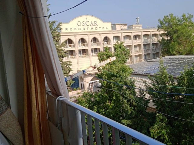 GİRNE LORD PALACE YAKININDA SATILIK 2+1 DAİRE