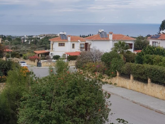 3+1 VILLA MIT POOL ZUR MIETE IN KYRENIA CHATALKÖY ** 