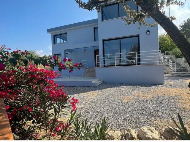 4+1 VILLA MIT POOL IN KYRENIA/OZANKÖY ZU VERKAUFEN ** 