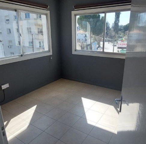 WOHNUNG ZU VERMIETEN IN NIKOSIA / YENISEHIR ** 