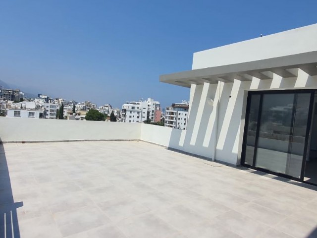 2+1 PENTHOUSE UND DAIRES IM ZENTRUM VON KYRENIA ZU VERKAUFEN ** 