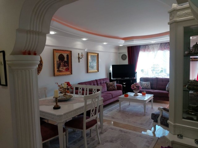 GİRNE MERKEZDE SATILIK YARI EŞYALI 3+1 DAİRE 