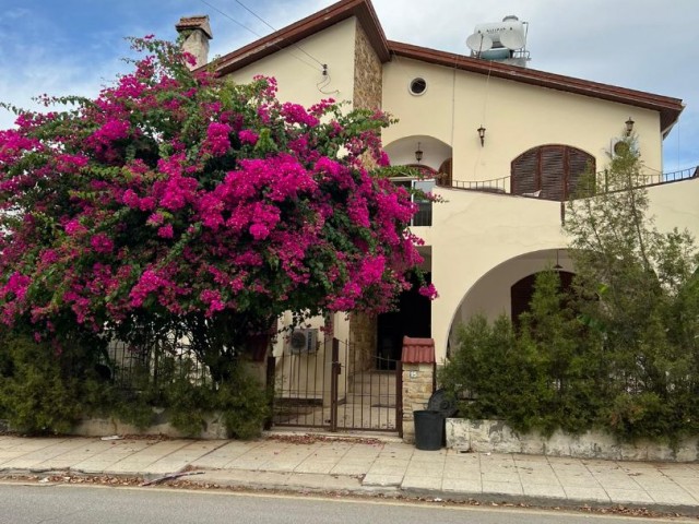 STUDIO-ZIMMER ZUR JÄHRLICHEN MIETE IN NIKOSIA / ORTAKÖY ** 