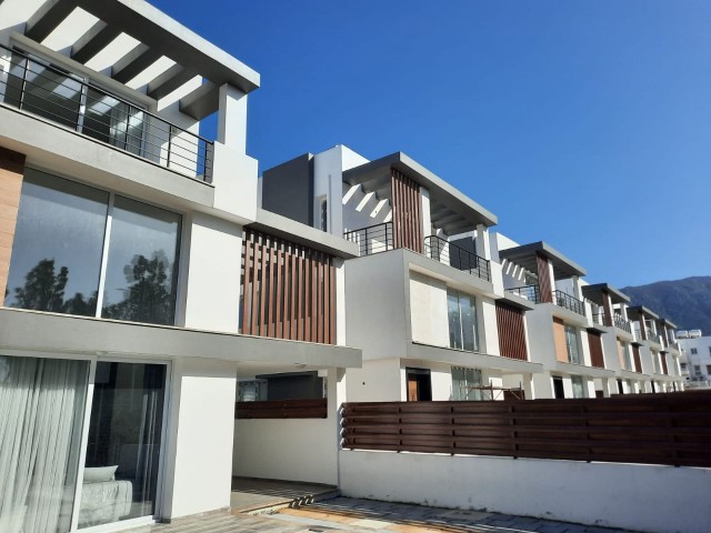 3+1 TRIPLEX-VILLA ZUM VERKAUF IN KYRENIA/KARAOĞLANOĞLU