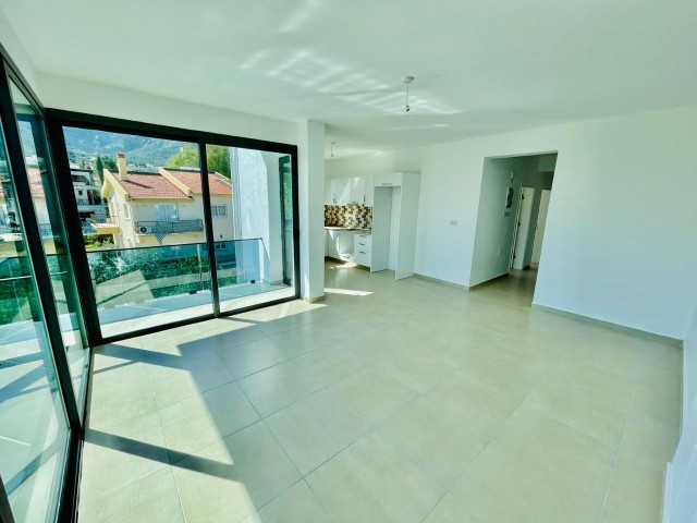 3+1 FLAT FOR SALE IN KYRENIA/ALSANCAK WITH COMMON POOL