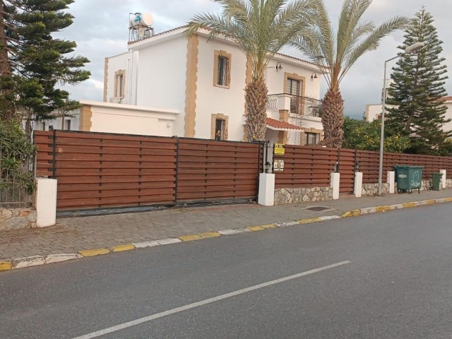 4+2 MÖBLIERTE VILLA ZUM VERKAUF IN KYRENIA/KARAKUM