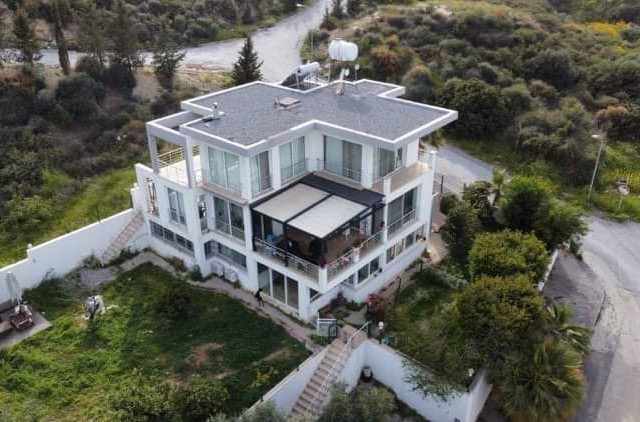 4+1 VILLA FOR SALE IN KYRENIA/EDREMIT