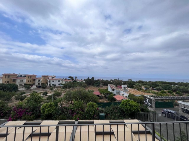 3+1 PENTHOUSE ZUM VERKAUF IN EINER RUHIGEN, RUHIGEN, FRIEDLICHEN ANLAGE IN KYRENIA/ALSANCAK