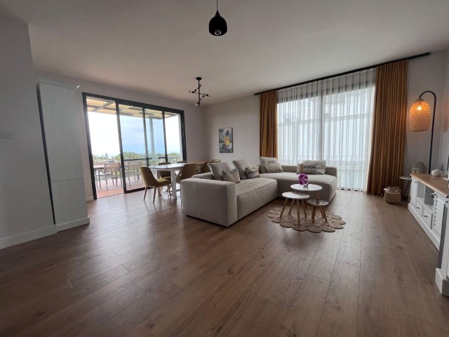 3+1 PENTHOUSE ZUM VERKAUF IN EINER RUHIGEN, RUHIGEN, FRIEDLICHEN ANLAGE IN KYRENIA/ALSANCAK