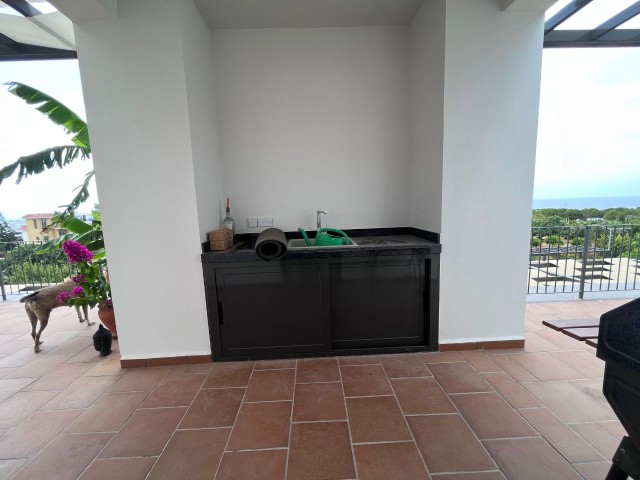 3+1 PENTHOUSE ZUM VERKAUF IN EINER RUHIGEN, RUHIGEN, FRIEDLICHEN ANLAGE IN KYRENIA/ALSANCAK