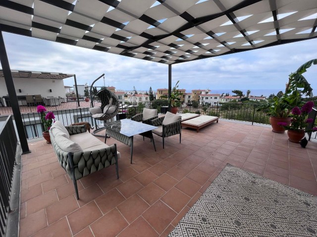 3+1 PENTHOUSE ZUM VERKAUF IN EINER RUHIGEN, RUHIGEN, FRIEDLICHEN ANLAGE IN KYRENIA/ALSANCAK