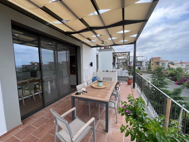 3+1 PENTHOUSE ZUM VERKAUF IN EINER RUHIGEN, RUHIGEN, FRIEDLICHEN ANLAGE IN KYRENIA/ALSANCAK