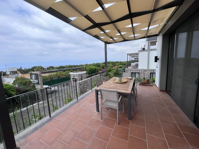 3+1 PENTHOUSE ZUM VERKAUF IN EINER RUHIGEN, RUHIGEN, FRIEDLICHEN ANLAGE IN KYRENIA/ALSANCAK