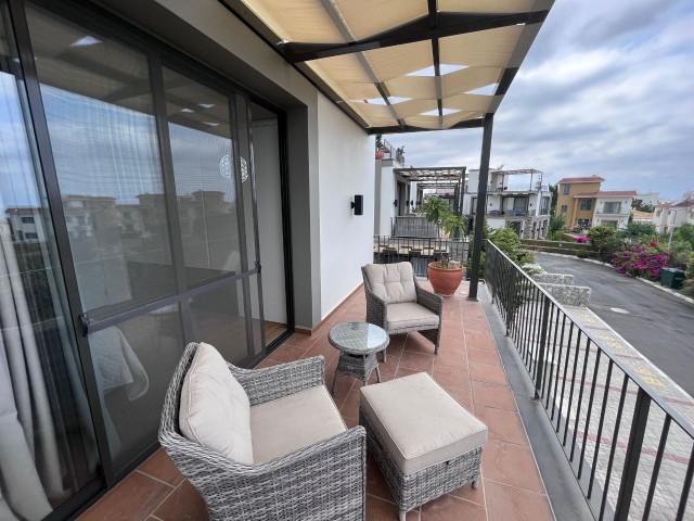 GİRNE/ALSANCAK'TA SESSİZ,SAKİN,HUZURLU BİR SİTEDE SATILIK 3+1 PENTHOUSE