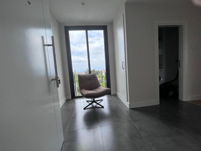 3+1 PENTHOUSE ZUM VERKAUF IN EINER RUHIGEN, RUHIGEN, FRIEDLICHEN ANLAGE IN KYRENIA/ALSANCAK