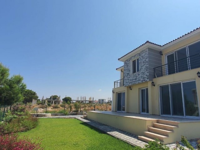 4+1 LUXUSVILLA ZUM VERKAUF IN GİRNE/ÇATALKÖY