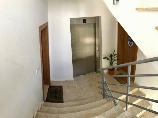 UNMÖBLIERTES 3+1 PENTHOUSE ZU VERMIETEN IN NICOSIA/ORTAKÖY