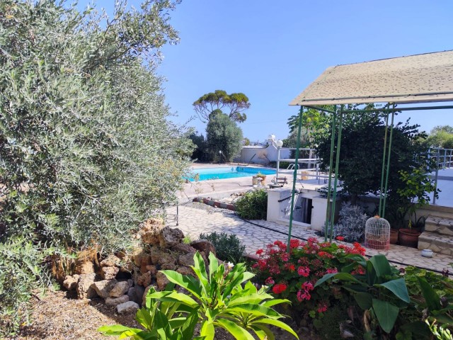 4+1 VILLA WITH POOL FOR SALE IN KYRENIA/LAPTA