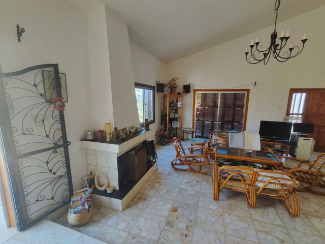 4+1 VILLA MIT POOL ZU VERKAUFEN IN KYRENIA/LAPTA