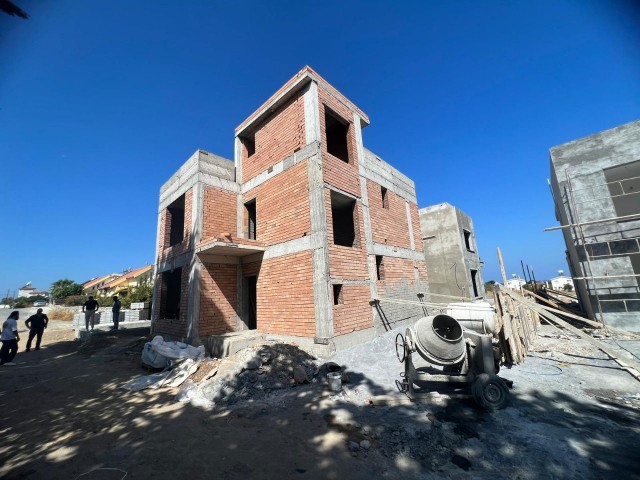 4+1 VILLEN IM BAU ZUM VERKAUF IN KYRENIA/KARŞIYAKA