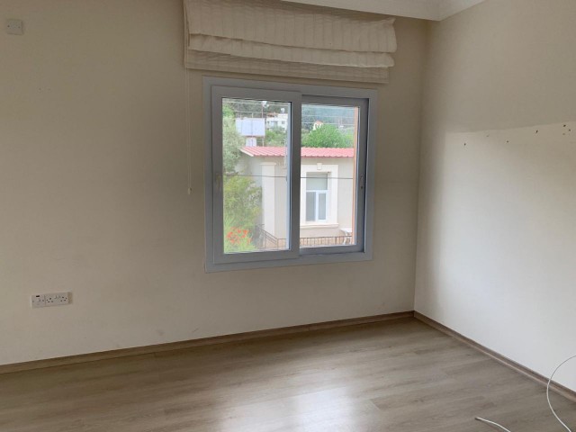 3+1 FLAT FOR SALE IN KYRENIA/LAPTA