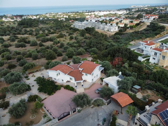 ATEMBERAUBENDE VILLA MIT GROSSEM GARTEN ZUM VERKAUF IN GIRNE/ZEYTİNLİK