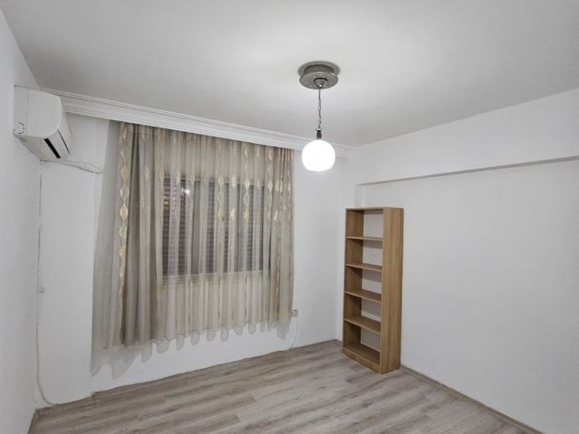 LEFKOŞA DEREBOYU BÖLGESİNDE SATILIK 3+1 EŞYALI DAİRE