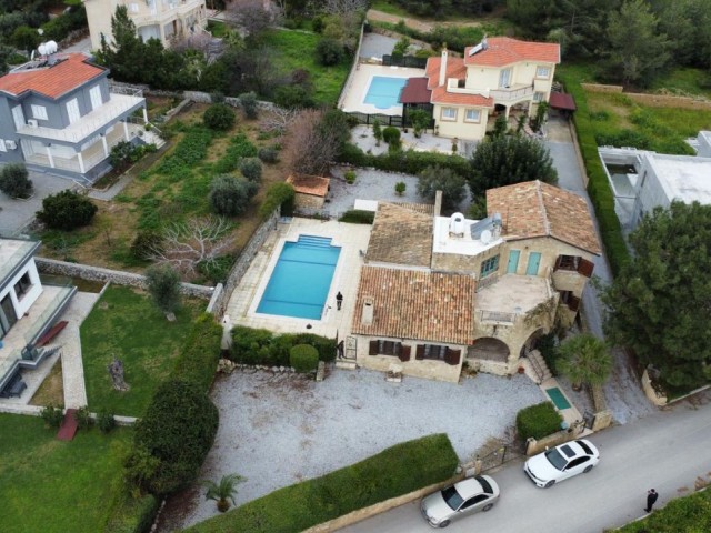 3+1 FURNISHED STONE HOUSE WITH PRIVATE POOL FOR SALE IN GIRNE/ALSANCAK