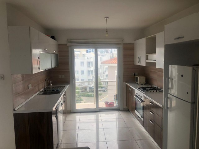 GİRNE MERKEZDE SATILIK 2+1  EŞYALI DAİRE 