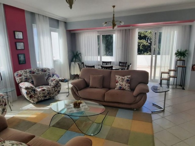 GİRNE MERKEZDE SATILIK 4+1 EŞYALI PENTHOUSE 