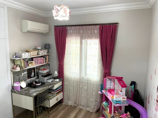 GİRNE MERKEZ KAŞGAR BÖLGESİNDE SATILIK 3+1 DAİRE