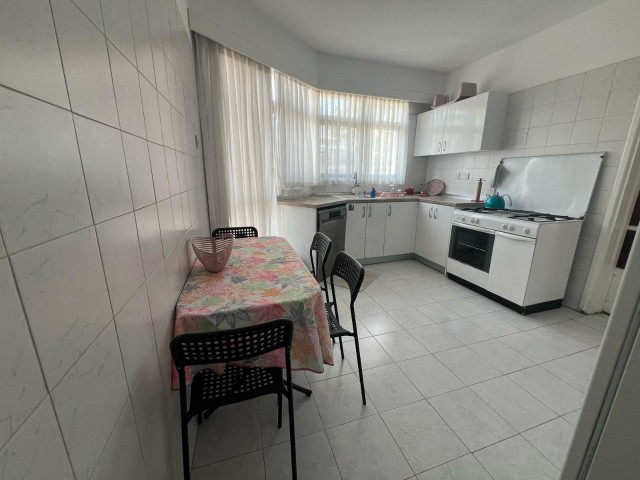 2+1 WOHNUNG ZUR TÄGLICHEN MIETE IN NICOSIA/YENİŞEHİR