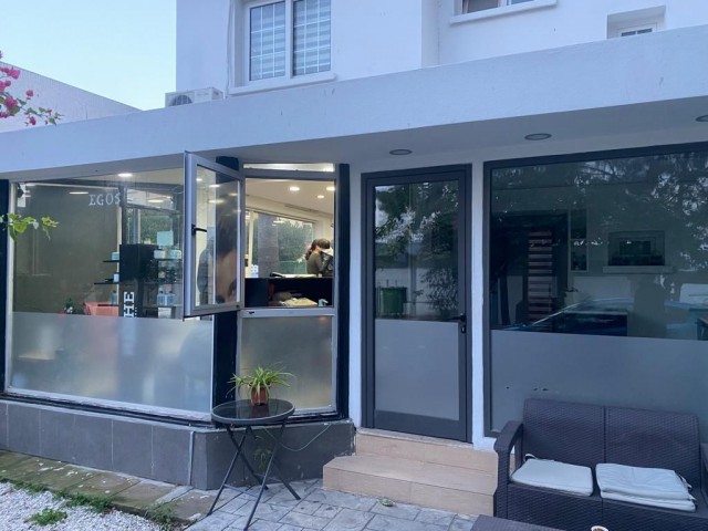 COMPLETE BUILDING CONSISTING OF A SHOP AND 3+1 FLATS FOR SALE IN KYRENIA CENTER