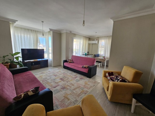 GİRNE/ALSANCAK'TA ORTAK HAVUZLU SİTE İÇERİSİNDE SATILIK 3+1 PENTHOUSE