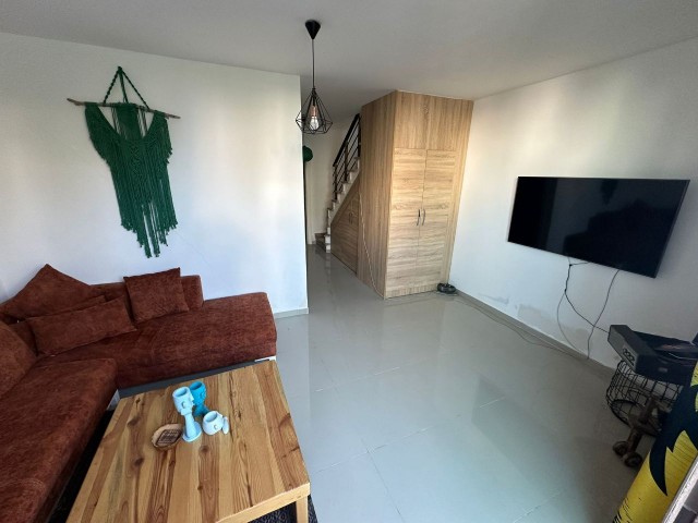 GİRNE KARAOĞLANOĞLU'NDA SATILIK 4+1 TRİPLEX DAİRE