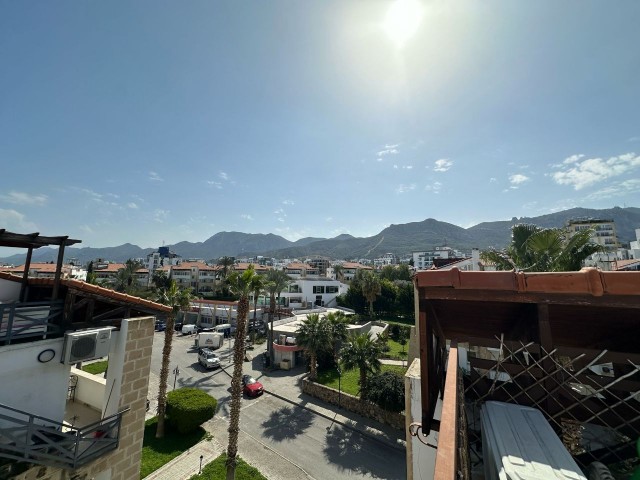 4+1 FLAT FOR SALE IN KYRENIA CENTER