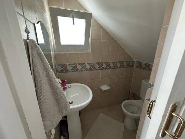 4+1 FLAT FOR SALE IN KYRENIA CENTER