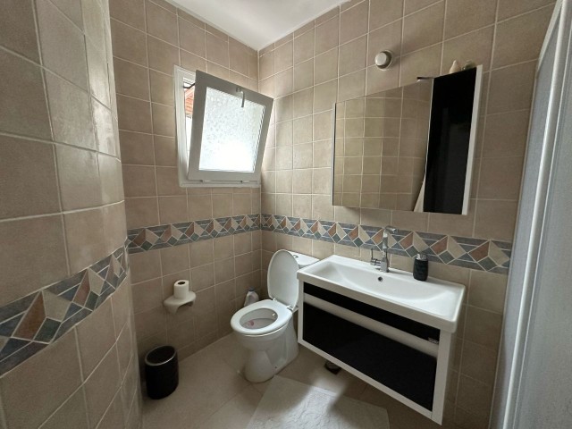 4+1 FLAT FOR SALE IN KYRENIA CENTER