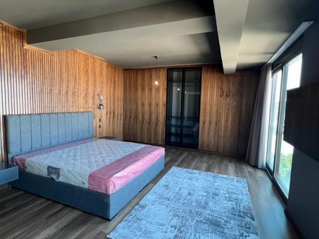 GİRNE MERKEZDE SATILIK 4+1 EŞYALI PENTHOUSE