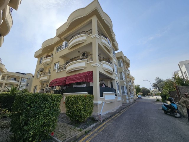 3+1 KOMPLETT MÖBLIERTES PENTHOUSE ZUM VERKAUF AUF EINEM GRUNDSTÜCK MIT GEMEINSCHAFTSPOOL IN GIRNE/ALSANCAK