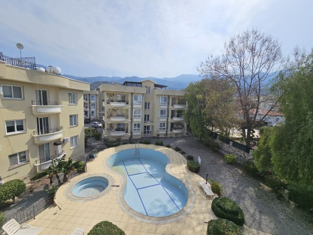 3+1 KOMPLETT MÖBLIERTES PENTHOUSE ZUM VERKAUF AUF EINEM GRUNDSTÜCK MIT GEMEINSCHAFTSPOOL IN GIRNE/ALSANCAK