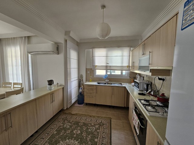 GİRNE/ALSANCAK'TA ORTAK HAVUZLU SİTE İÇERİSİNDE SATILIK 3+1 FUL EŞYALI PENTHOUSE