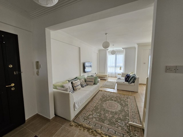 GİRNE/ALSANCAK'TA ORTAK HAVUZLU SİTE İÇERİSİNDE SATILIK 3+1 FUL EŞYALI PENTHOUSE