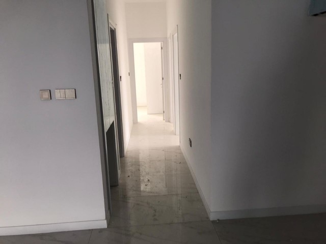 WOHNUNGEN ZU VERMIETEN MIT PRIVATEM BALKON UND POOL IN KYRENIA/KARAKUM