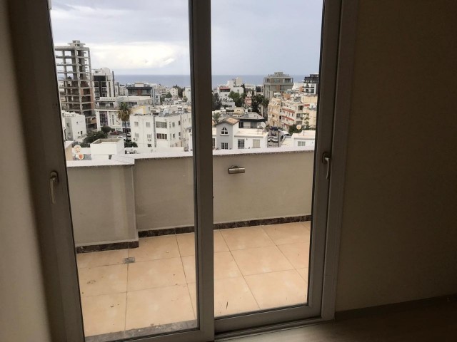 GİRNE NUSMAR BÖLGESİNDE SATILIK  2+1 EŞYASIZ PENTHOUSE