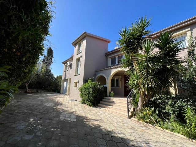 4+2 VILLA ZU VERKAUFEN MIT VOLLSTÄNDIGEM BERGBLICK UND MEERBLICK IN GIRNE/ÇATALKÖY