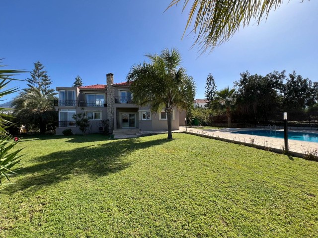 4+2 VILLA ZU VERKAUFEN MIT VOLLSTÄNDIGEM BERGBLICK UND MEERBLICK IN GIRNE/ÇATALKÖY